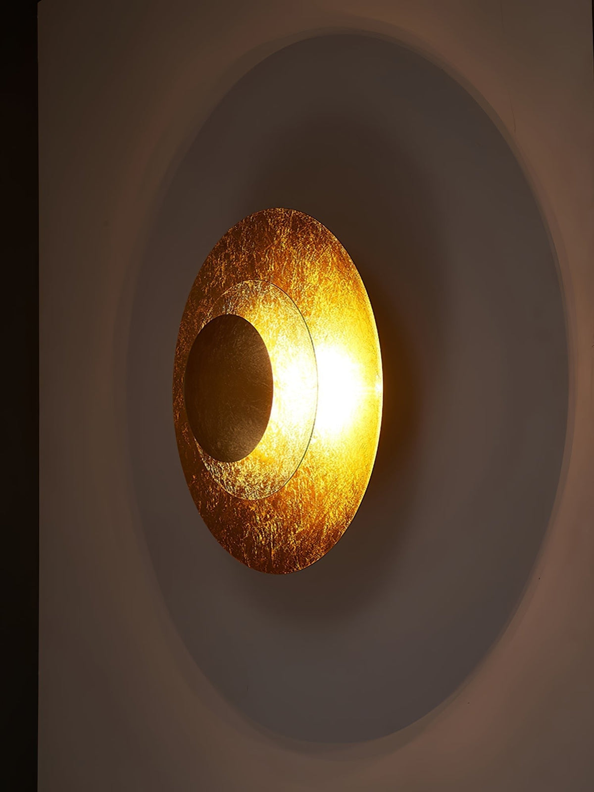 Layered Gold Foil LED Wall Light / ∅ 13.8″ x H 5.9″ / Gold foil & Warm Light / Single